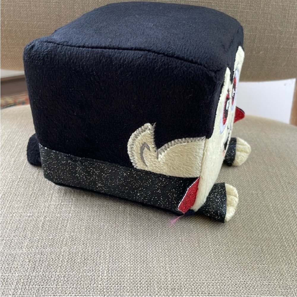 Vampire Cube Plush - Picture 10 of 12